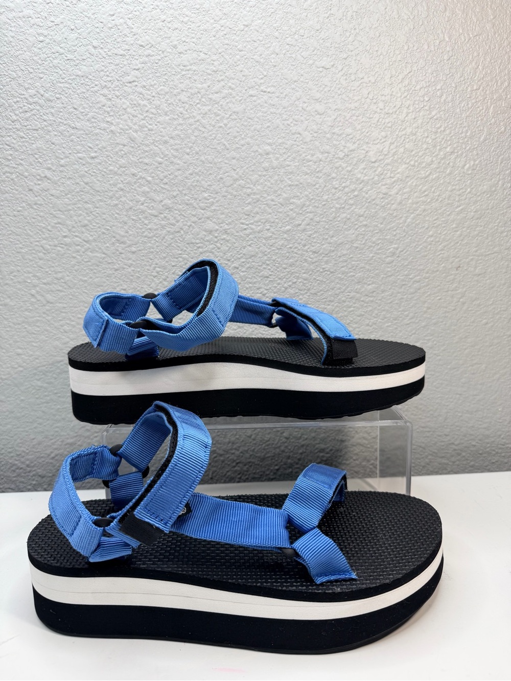 Teva Flatform Universal Strappy Sandals Blue White Black Size 9 LIKE NEW